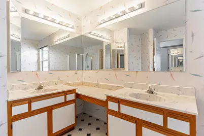 319 W Streamwood Boulevard, Streamwood, IL 60107 - Photo 16