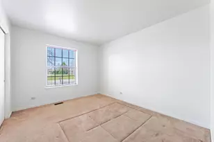 319 W Streamwood Blvd, Streamwood, IL 60107 - Photo 18