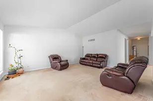 319 W Streamwood Blvd, Streamwood, IL 60107 - Photo 6