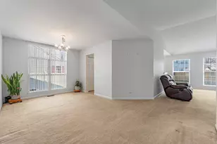 319 W Streamwood Blvd, Streamwood, IL 60107 - Photo 2