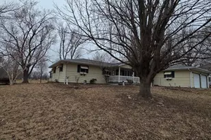 503 Walnut St, Delavan, IL 61734 - Photo 6