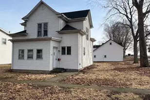 200 E South St, Ellsworth, IL 61737 - Photo 2