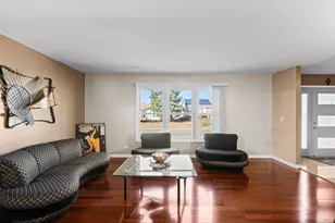 51 W Stevenson Dr, Glendale Heights, IL 60139 - Photo 6