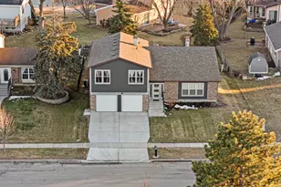 51 W Stevenson Dr, Glendale Heights, IL 60139 - Photo 2