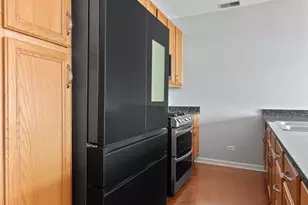 2317 W Wolfram St, Chicago, IL 60618 - Photo 8