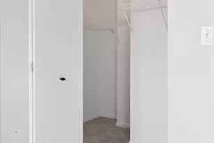 2317 W Wolfram St, Chicago, IL 60618 - Photo 12