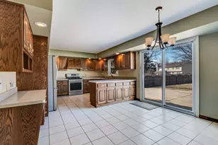 805 S Raven Rd, Shorewood, IL 60404 - Photo 6