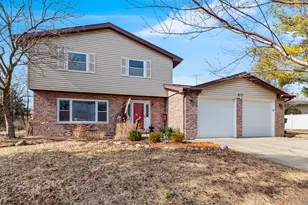 805 S Raven Rd, Shorewood, IL 60404 - Photo 1