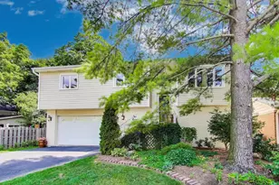 111 S Brighton Pl, Arlington Heights, IL 60004 - Photo 2