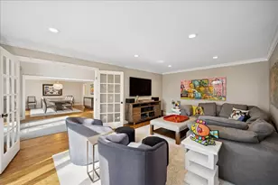 2551 Hybernia Dr, Highland Park, IL 60035 - Photo 10