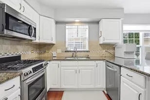 1096 Viewpoint Dr, Lake in the Hills, IL 60156 - Photo 8