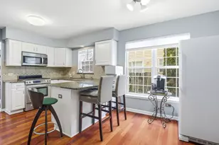 1096 Viewpoint Dr, Lake in the Hills, IL 60156 - Photo 10