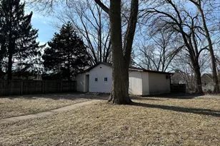 515 Burlington St, Savanna, IL 61074 - Photo 2