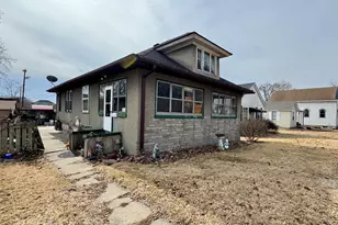 219 W Erie St, Spring Valley, IL 61362 - Photo 2