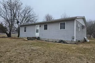 219 S 1st St, Carthage, IL 62321 - Photo 20