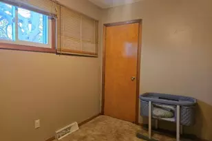 710 Country Ln, Carthage, IL 62321 - Photo 14