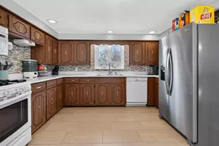 2408 Meridian Dr, Joliet, IL 60431 - Photo 10