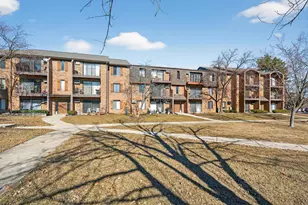 734 N Briar Hill Ln, Addison, IL 60101 - Photo 2