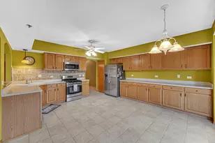 7920 Trinity Cir, Tinley Park, IL 60487 - Photo 10