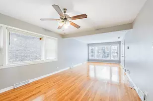 7637 S Essex Ave, Chicago, IL 60649 - Photo 4