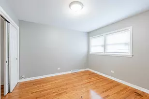 7637 S Essex Ave, Chicago, IL 60649 - Photo 16