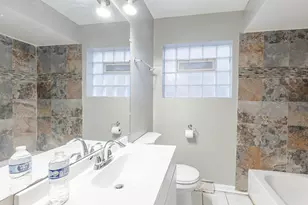 7637 S Essex Ave, Chicago, IL 60649 - Photo 8