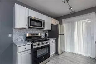 823 Heather Ln, Ottawa, IL 61350 - Photo 2