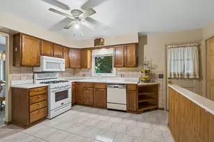 3821 Cheyenne Rd, Gurnee, IL 60031 - Photo 8