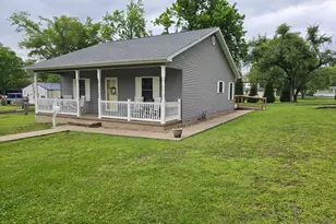 2806 Jones St, Eldorado, IL 62930 - Photo 2