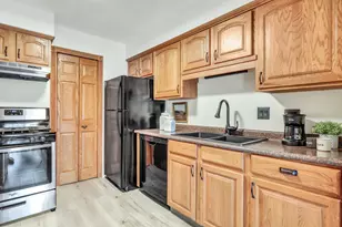 5231 Rockpointe Ct, Gurnee, IL 60031 - Photo 10