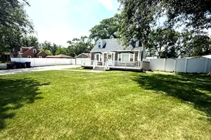 684 Pfingsten Rd, Northbrook, IL 60062 - Photo 4