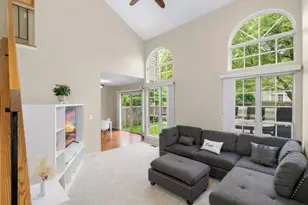 616 Manomet Ct, Schaumburg, IL 60173 - Photo 4