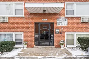 10123 Hartford Ct, Schiller Park, IL 60176 - Photo 2