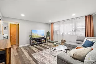 10123 Hartford Ct, Schiller Park, IL 60176 - Photo 4