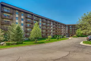 120 Lakeview Dr, Bloomingdale, IL 60108 - Photo 1