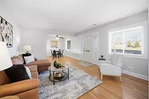 1120 N Bluebonnet Ln, Hoffman Estates, IL 60169 - Photo 4