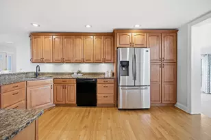 1120 N Bluebonnet Ln, Hoffman Estates, IL 60169 - Photo 10