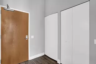 320 E 21st St, Chicago, IL 60616 - Photo 2