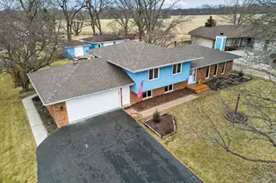 15 E Cedar Ct, Yorkville, IL 60560 - Photo 2