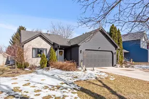 1182 Concord Dr, Elgin, IL 60120 - Photo 2