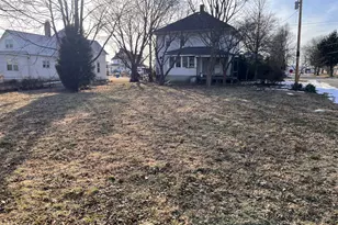 108 NW 2nd St, Fairfield, IL 62837 - Photo 2