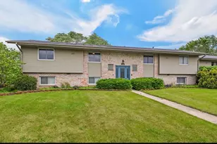 1342 S 14th St, Saint Charles, IL 60174 - Photo 1