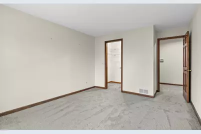 1525 N Kendal Court, Arlington Heights, IL 60004 - Photo 16