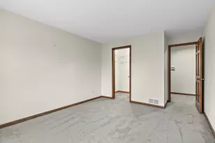 1525 N Kendal Ct, Arlington Heights, IL 60004 - Photo 16