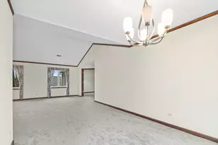 1525 N Kendal Ct, Arlington Heights, IL 60004 - Photo 6