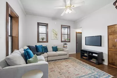 4028 N Sheridan Road #1R, Chicago, IL 60613 - Photo 2