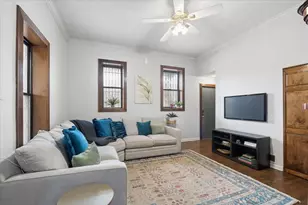 4028 N Sheridan Rd, Chicago, IL 60613 - Photo 2