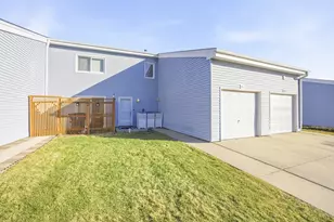 1905 Basswood Ln, Glendale Heights, IL 60139 - Photo 2