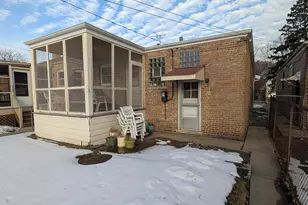 8212 S Colfax Ave, Chicago, IL 60617 - Photo 4