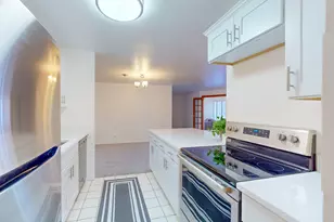 120 Lakeview Dr, Bloomingdale, IL 60108 - Photo 4